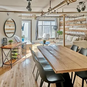 Lion's Den // Spacious 1500 Sqft Appartement